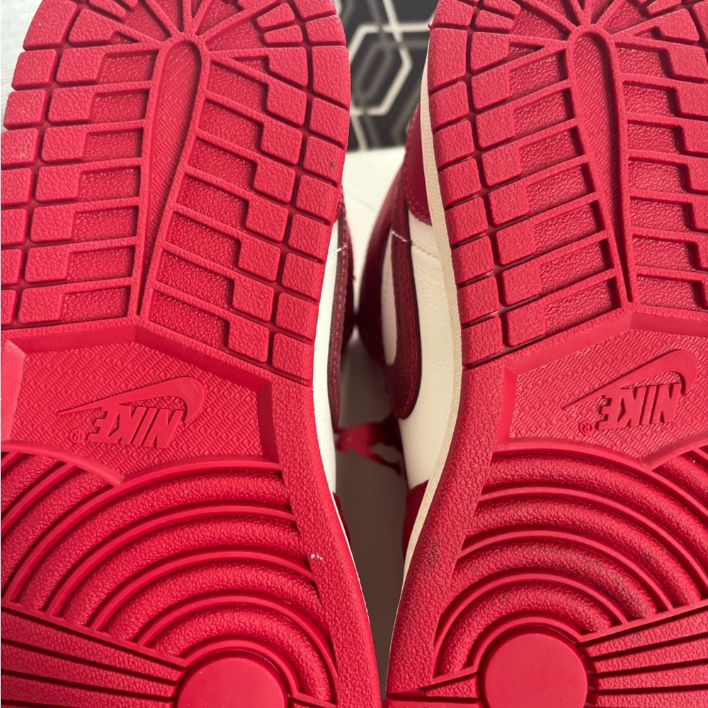 Nike women’s Air Jordan 1 Mid Varsity Red and White High-Top. Brand New - Picture 11 of 11